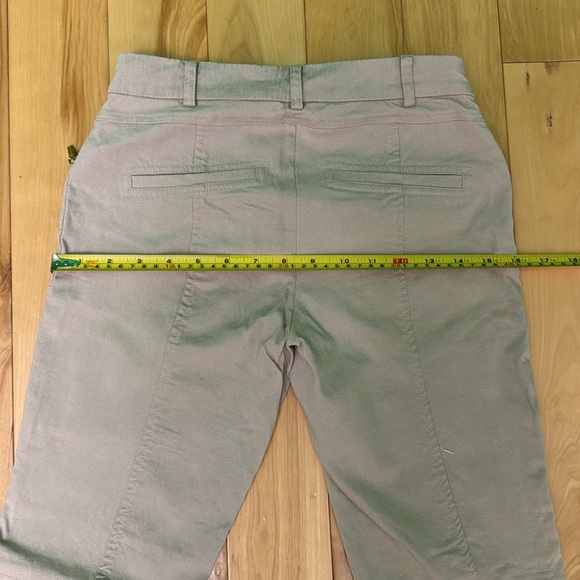 Bebe Size 26 for stretchy cream pants, zippered bottoms - Picture 3 of 6